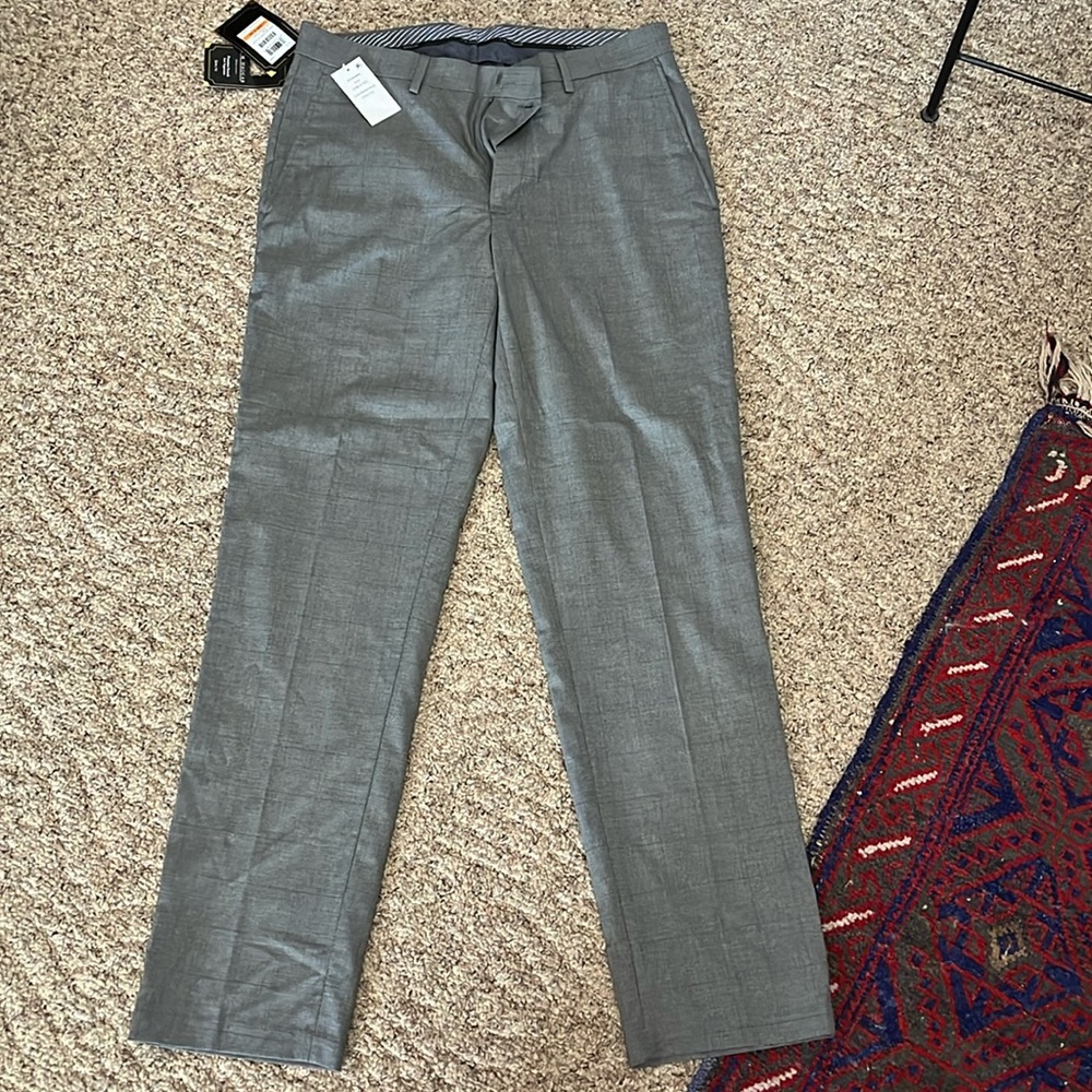 Men’s Hager slim fit dress pants size 33×32 new with tags